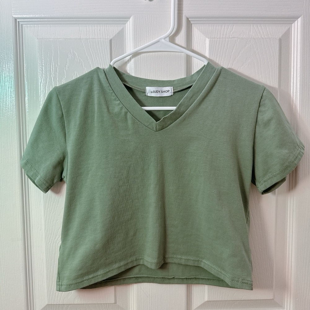 Cropped V-Neck Green Tee